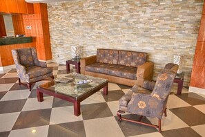 Lobby sitting area - Hotel Diego de Almagro Iquique (Iquique)