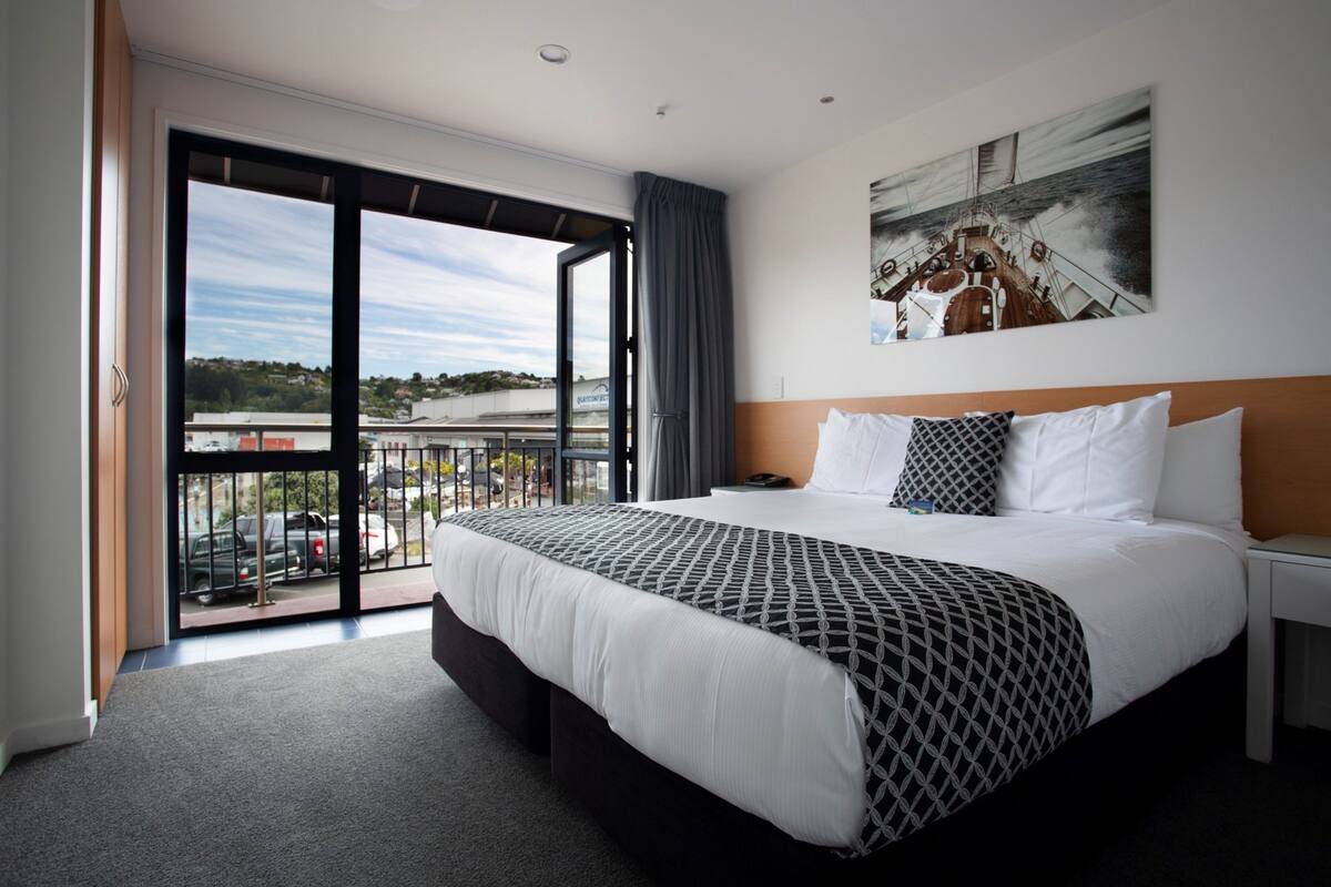 apartment, 1 bedroom, marina view | premium bedding, pillow-top beds, in-room safe, desk