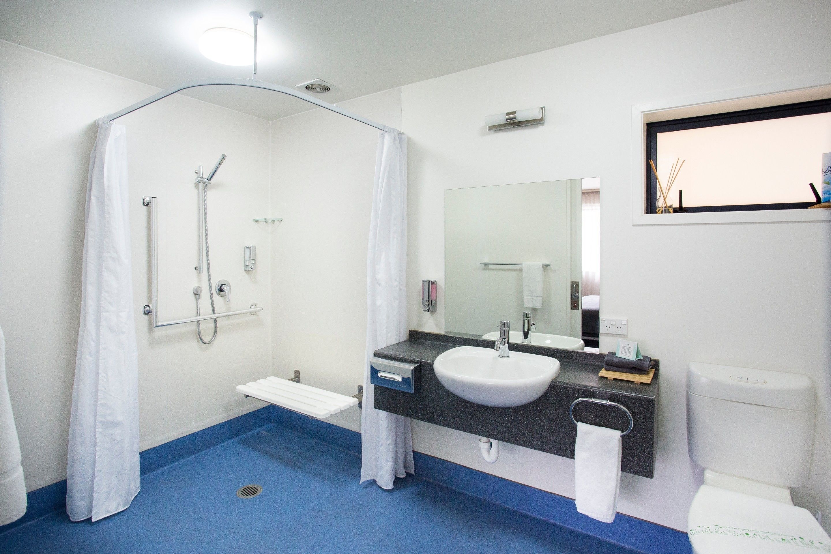 standard apartment, 1 bedroom, ground floor | bathroom | shower, hair dryer, towels