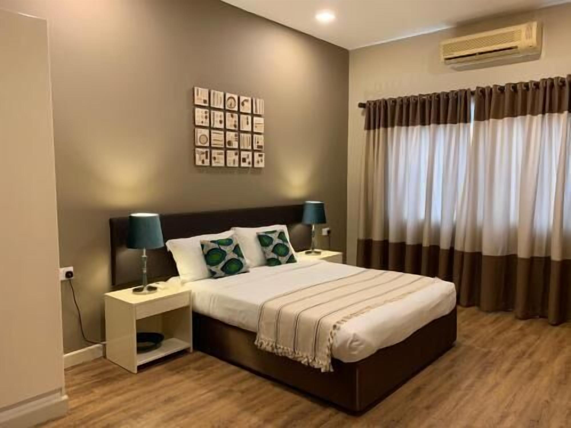 Premium bedding, pillowtop beds, in-room safe, desk