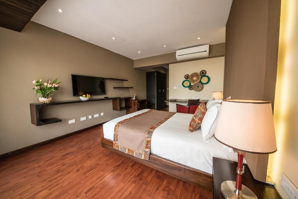 Premium bedding, pillowtop beds, in-room safe, desk
