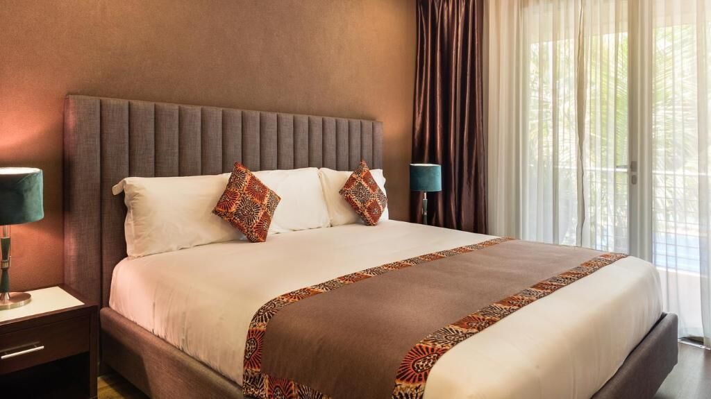 Premium bedding, pillowtop beds, in-room safe, desk