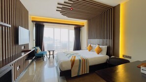 Dobbelt- eller tomannsrom – deluxe, 1 soverom | Sengetøy av topp kvalitet, senger med overmadrass og safe på rommet