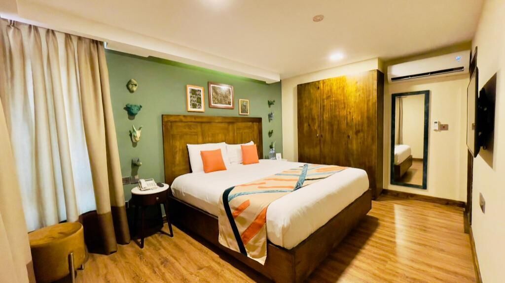 Premium bedding, pillowtop beds, in-room safe, desk