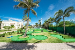 Mini-golf