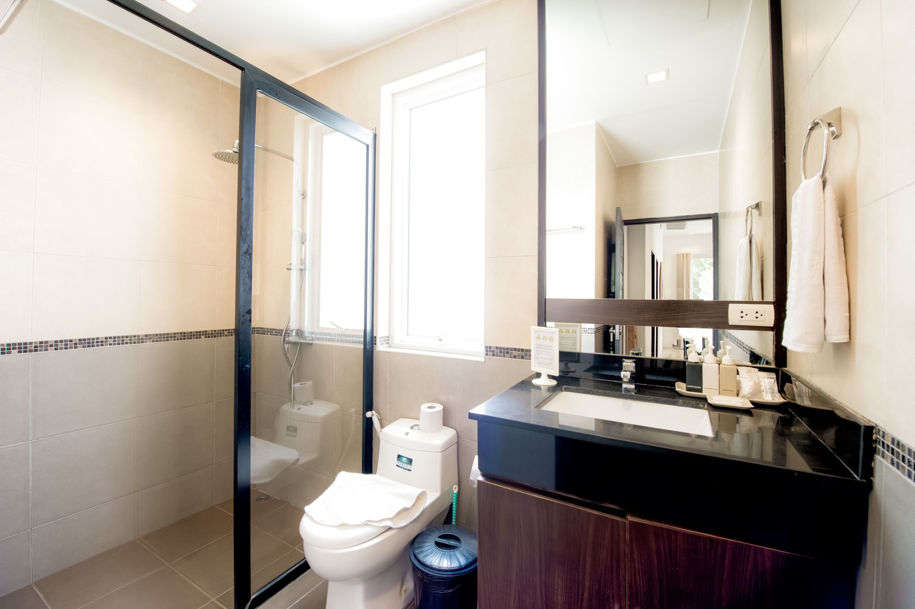 shower, free toiletries, towels