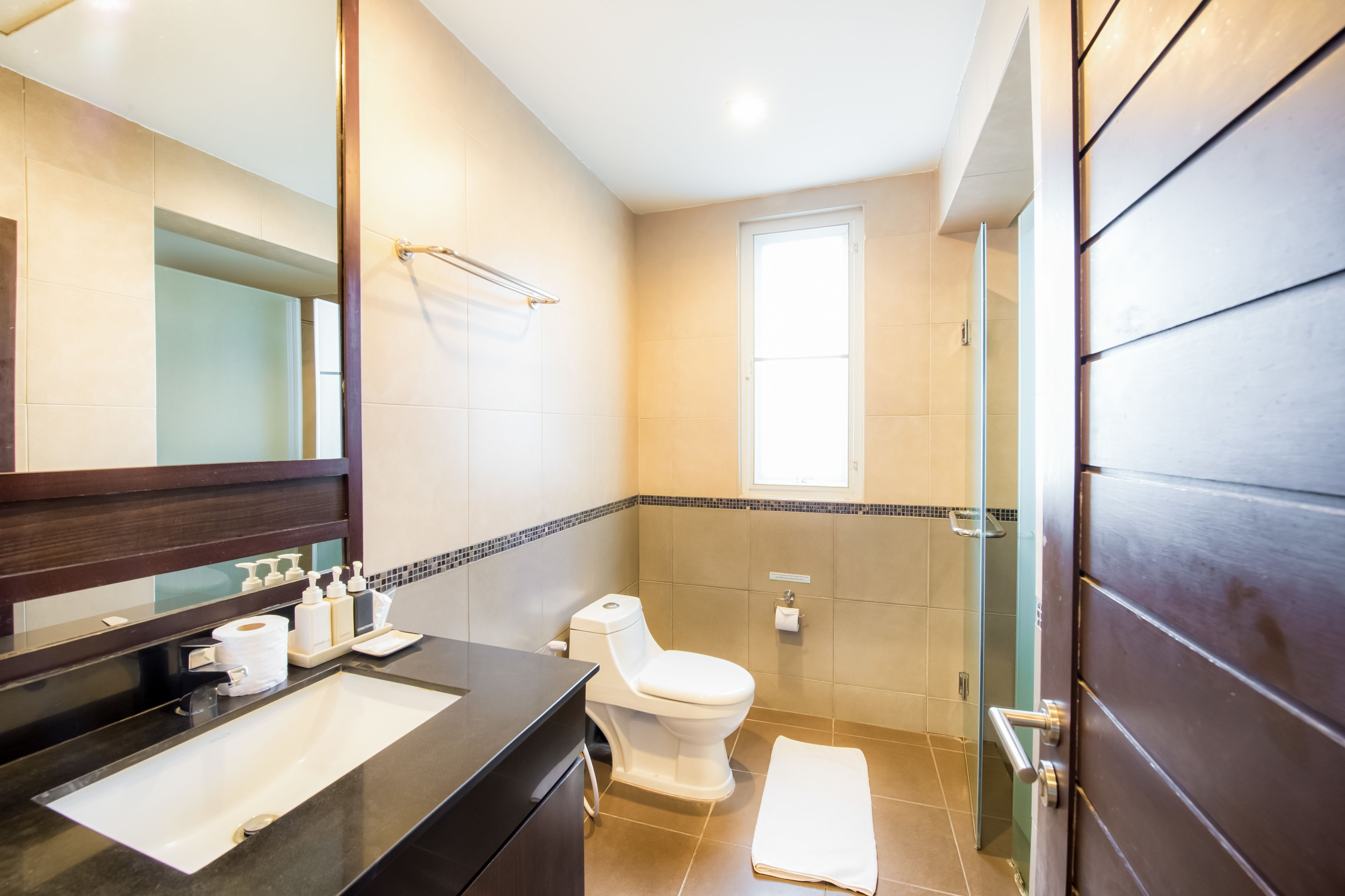 shower, free toiletries, towels