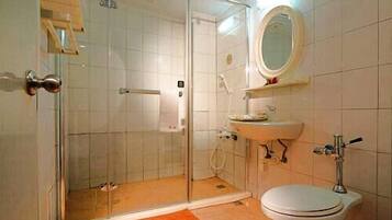 Separate tub and shower, hair dryer