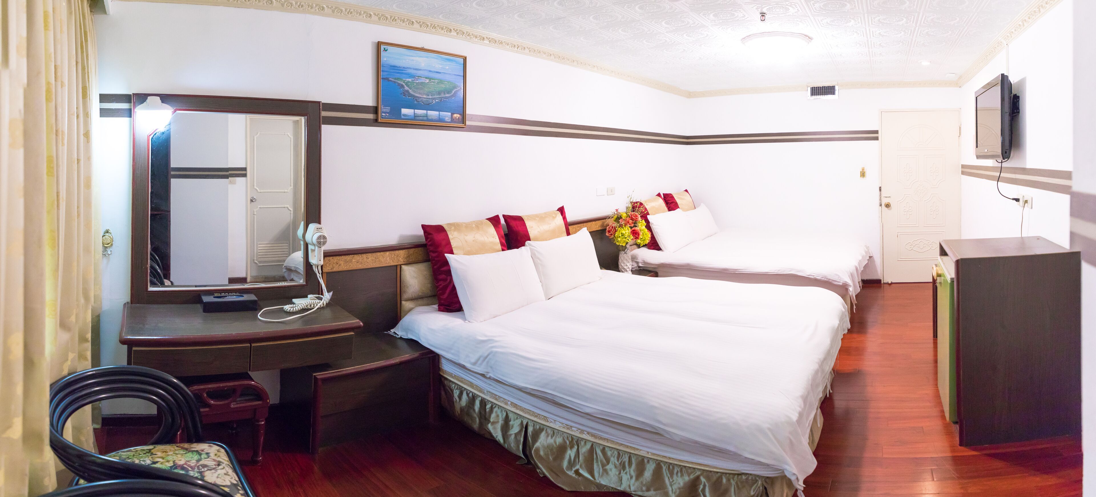 Tremannsrom | Bad | Separat badekar og dusj og hårføner