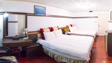 Tremannsrom | Bad | Separat badekar og dusj og hårføner