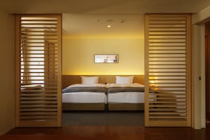 Corner Suite 1004, Smoking (Residence)