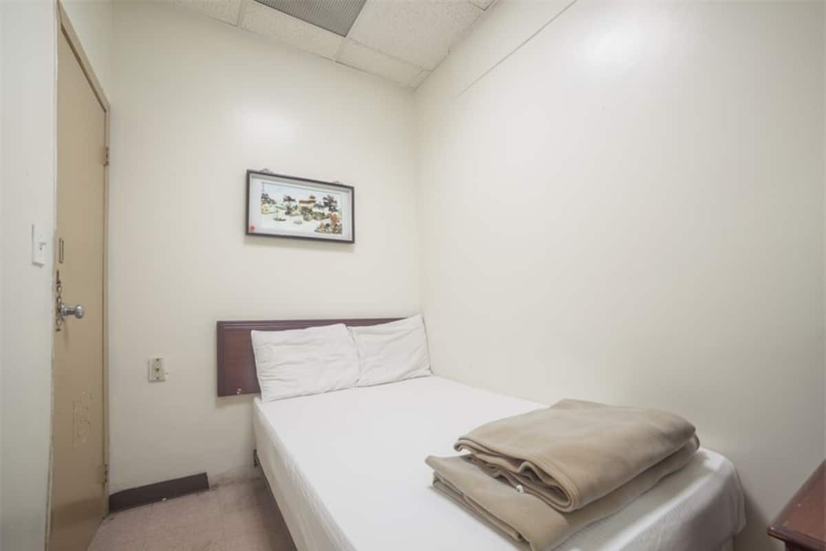 Habitación doble, baño compartido | Wifi gratis y ropa de cama