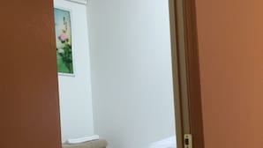 Shared Dormitory, Men only | WiFi (free), bed sheets - Bowery Grand Hotel - Hostel (New York)