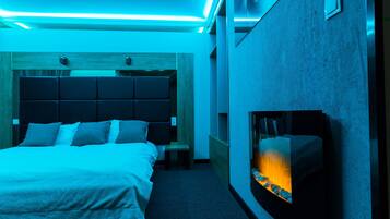 Desk, iron/ironing board, rollaway beds, free WiFi