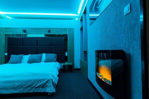 Desk, iron/ironing board, rollaway beds, free WiFi