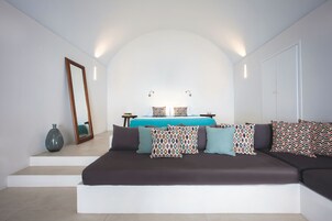 Suite, Private Pool | In-room safe, desk, iron/ironing board, free WiFi