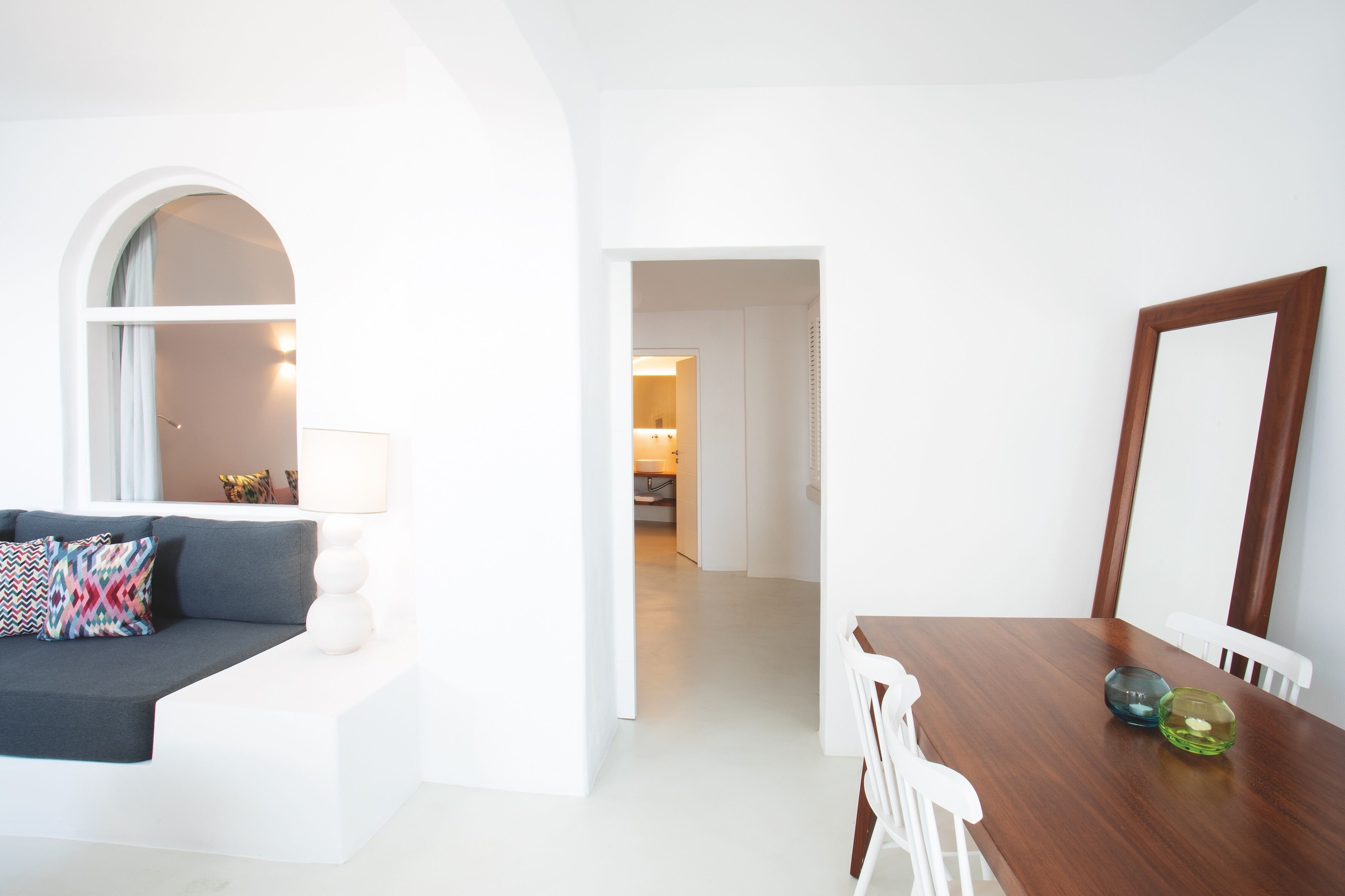 senior suite | living area | flat-screen tv, dvd player