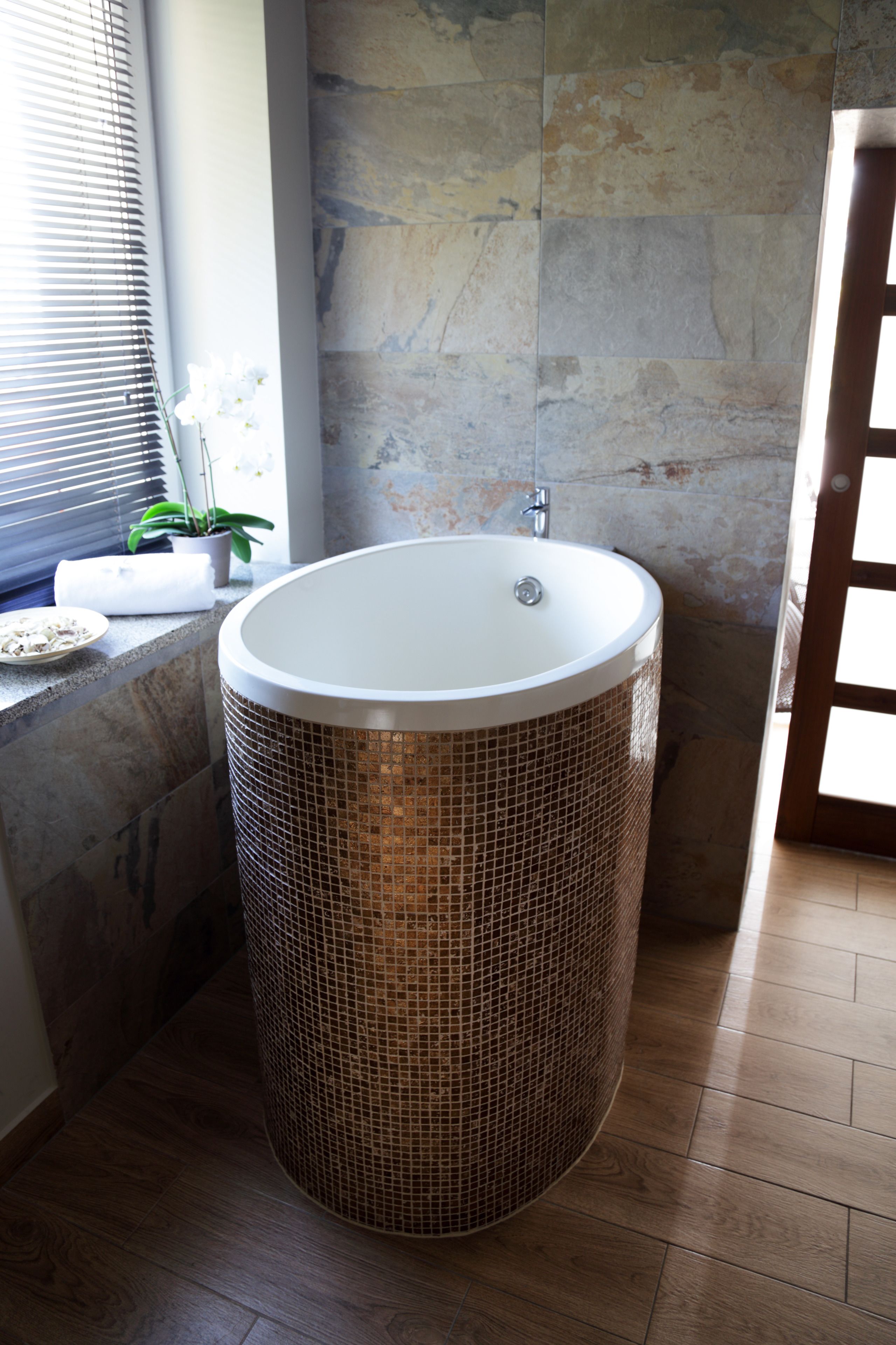 couples treatment room(s), sauna, hot stone massages, body scrubs