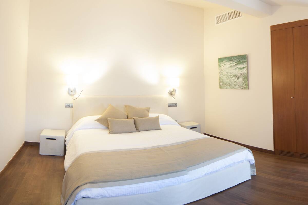 Double Room, Pool View | Premium bedding, minibar, in-room safe, desk