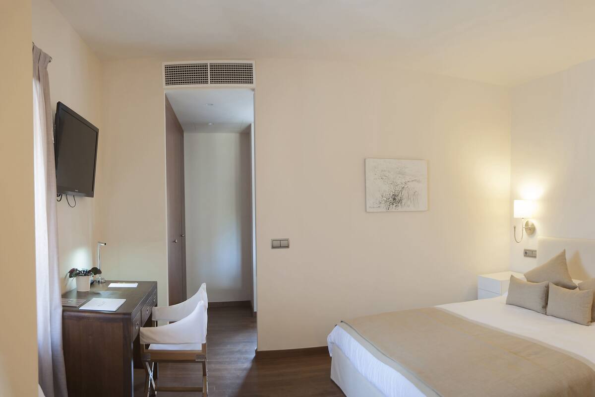 Comfort Double Room | Premium bedding, minibar, in-room safe, desk