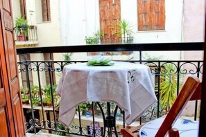 Balcony - Smaragdi Rooms for Rent (Chania)