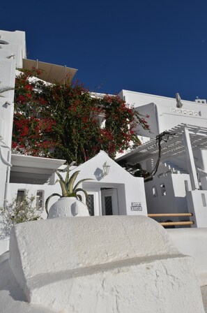 Property entrance - Villa Fegari (Santorini)