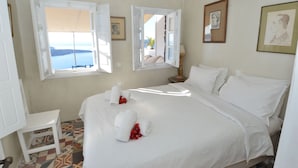 Apartment (Thea) | Iron/ironing board, cribs (free), WiFi (free) - Villa Fegari (Santorini)