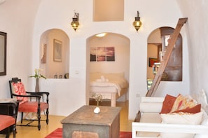 Apartment (Cave) | Living area - Villa Fegari (Santorini)