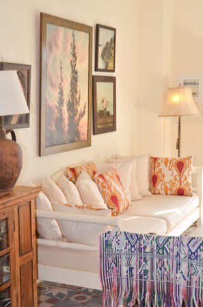 Apartment (Thea) | Living room