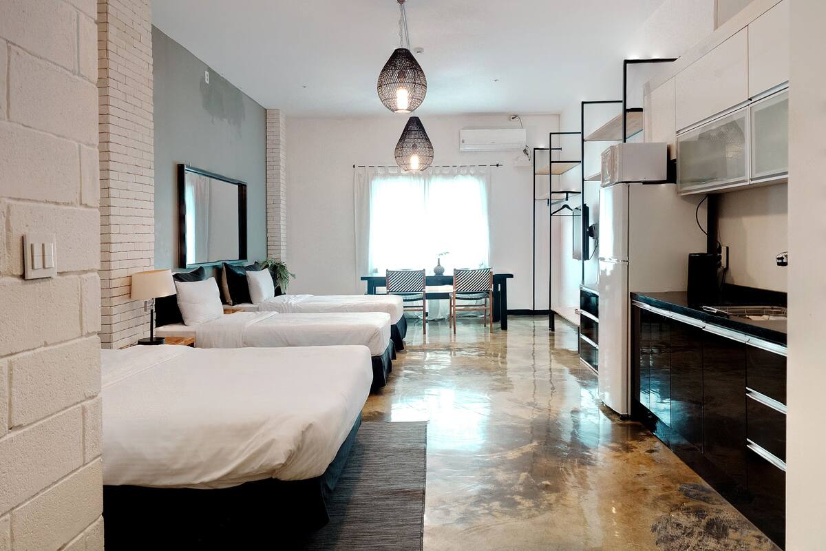 FAMILY SUITE | Ropa de cama de alta calidad, edredón y tabla de planchar con plancha 
