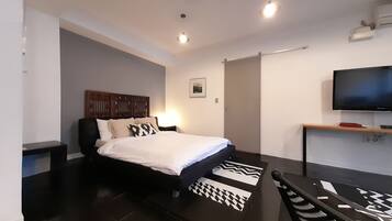 SLA LOFT | Bathroom | Shower, rainfall showerhead, free toiletries, hair dryer