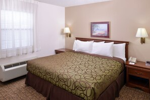 Standard Room, 1 King Bed, Non Smoking | Desk, blackout curtains, soundproofing, iron/ironing board - Briarwood Inn Of Geneva (Geneva)