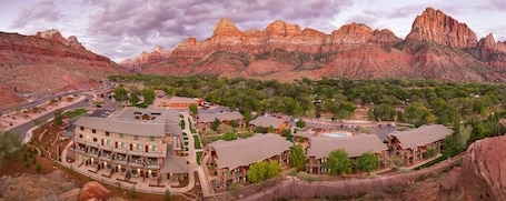 Front of property. Cable Mountain Lodge