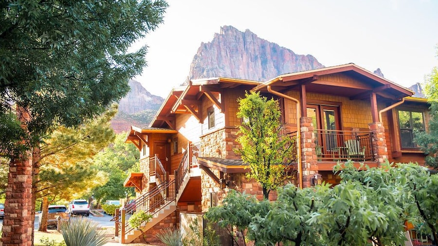 Cable Mountain Lodge