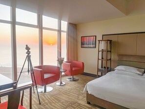 1 King Ocean View Deluxe | Premium bedding, down comforters, in-room safe, desk - Hyatt Regency Qingdao (Qingdao)