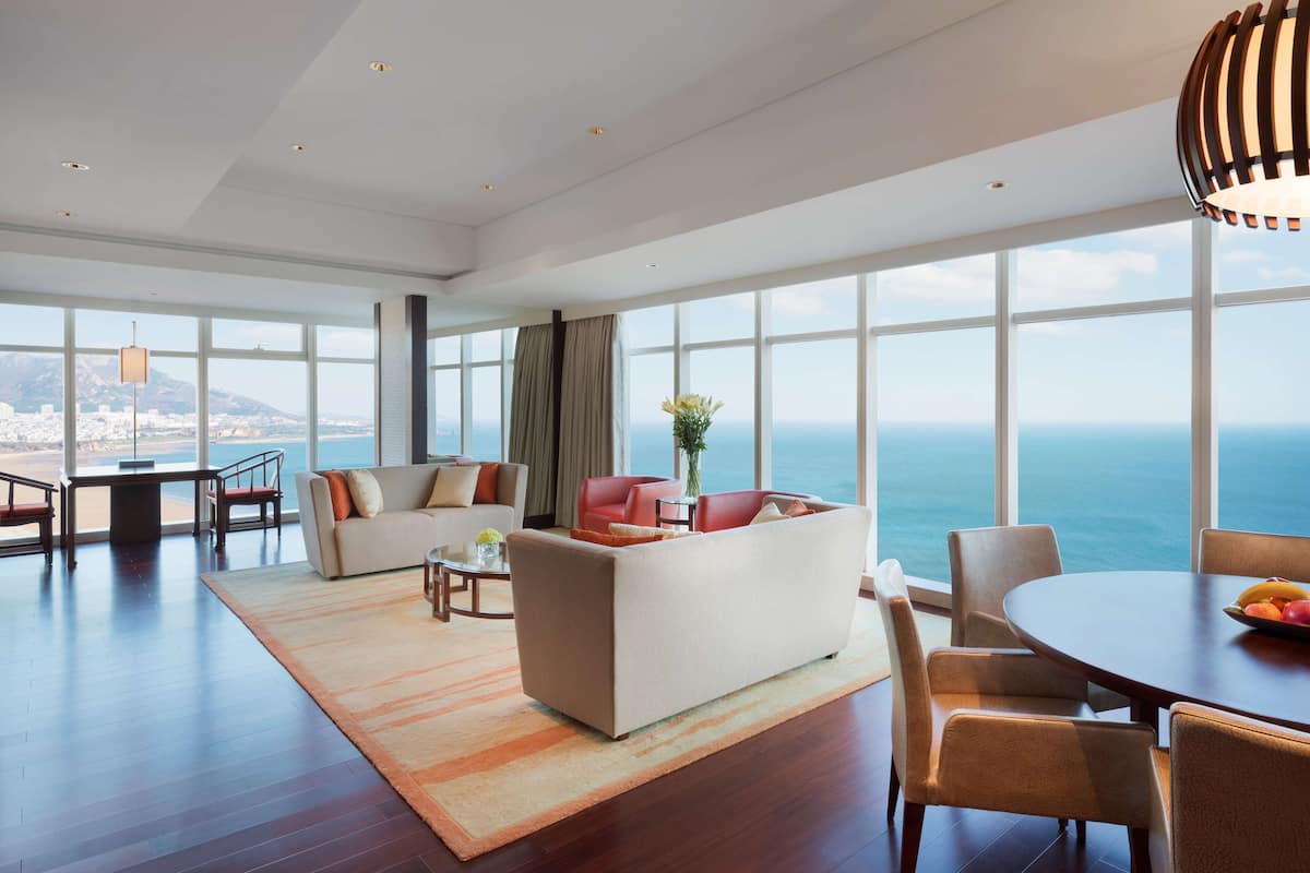 Suíte executiva, vista para o oceano | Roupas de cama premium, edredons de pluma, cofres nos quartos