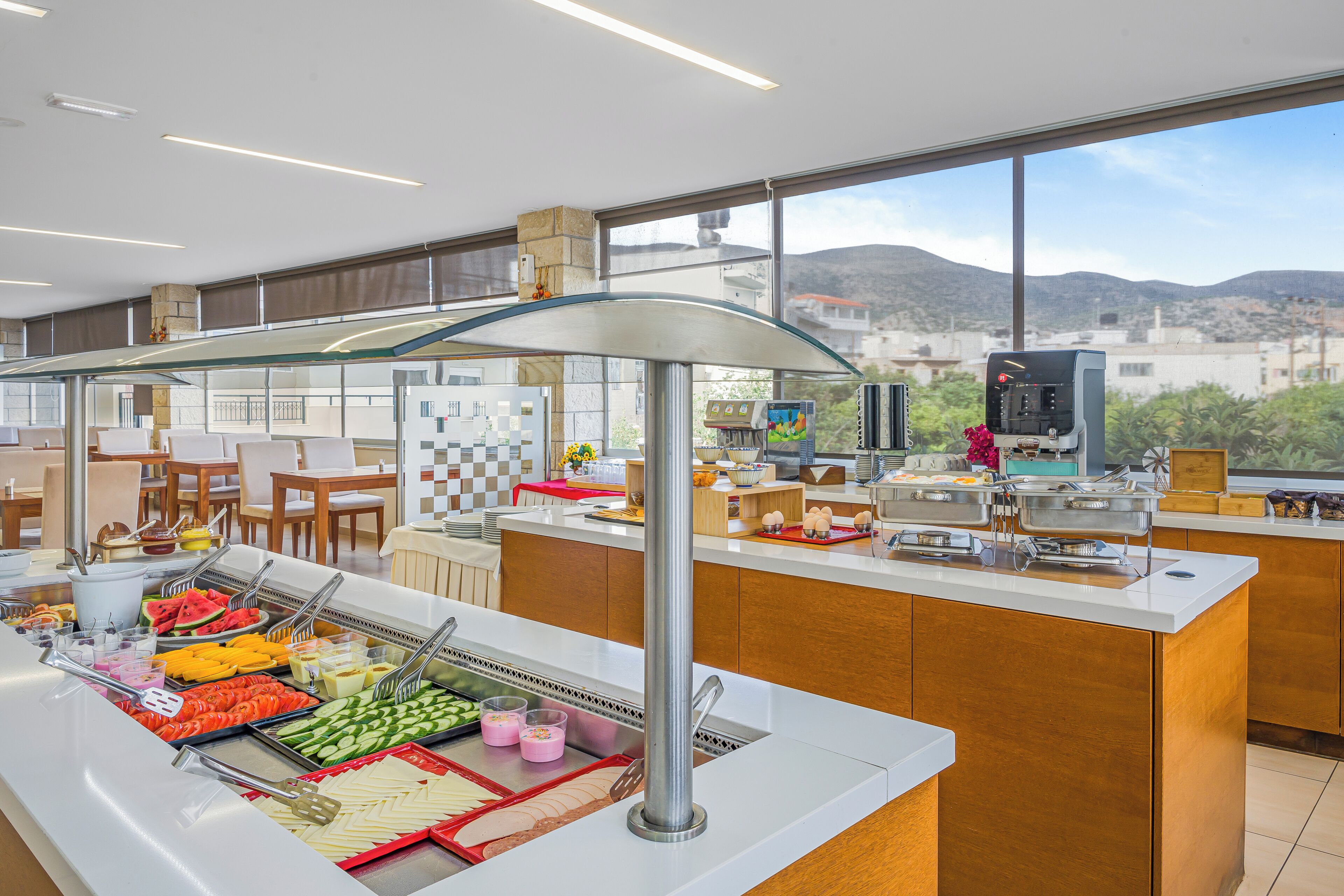 Free daily buffet breakfast