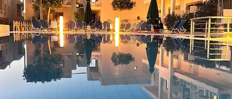 Seasonal outdoor pool, open 9:00 AM to 7:00 PM, pool umbrellas