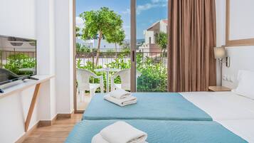 In-room safe, soundproofing, iron/ironing board, free WiFi