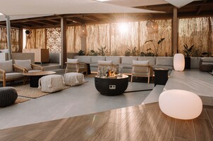 2 间酒吧/酒廊、池畔酒吧、海滨酒吧