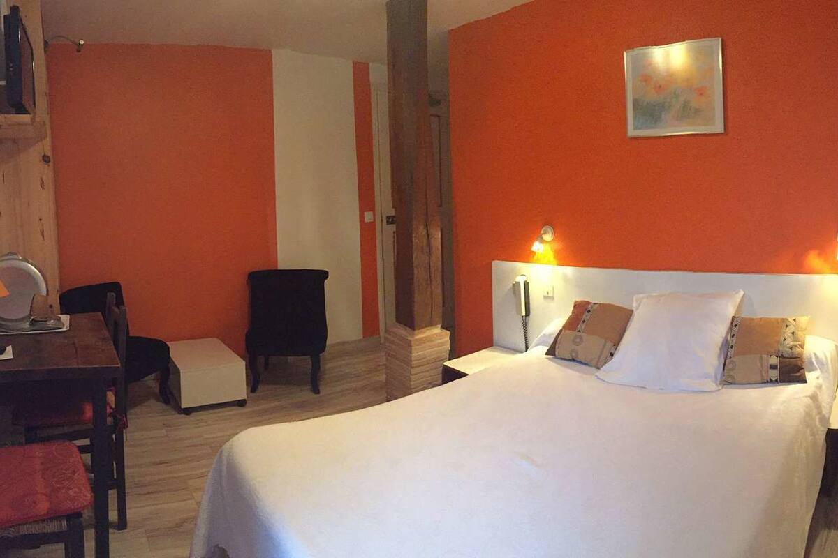 Comfort Triple Room, Private Bathroom | Premium bedding, individually decorated, individually furnished