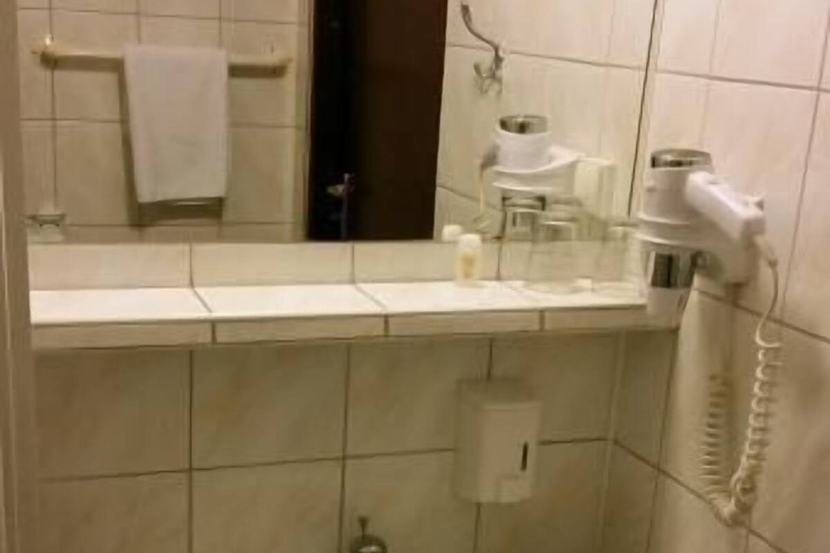 Quadruple Room | Bathroom | Free toiletries, hair dryer, bathrobes, towels