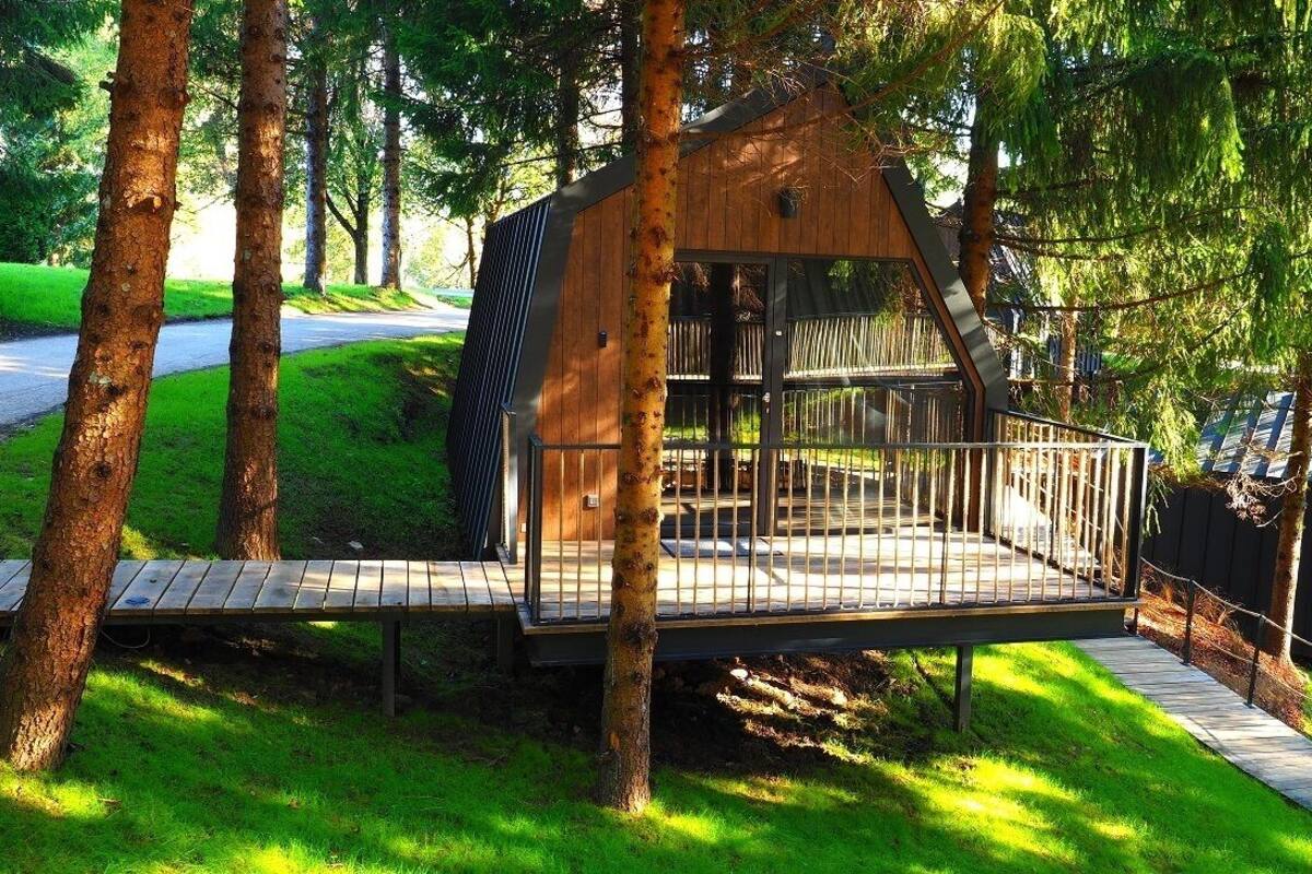 House Near The Lake | Iron/ironing board, WiFi (free), bed sheets
