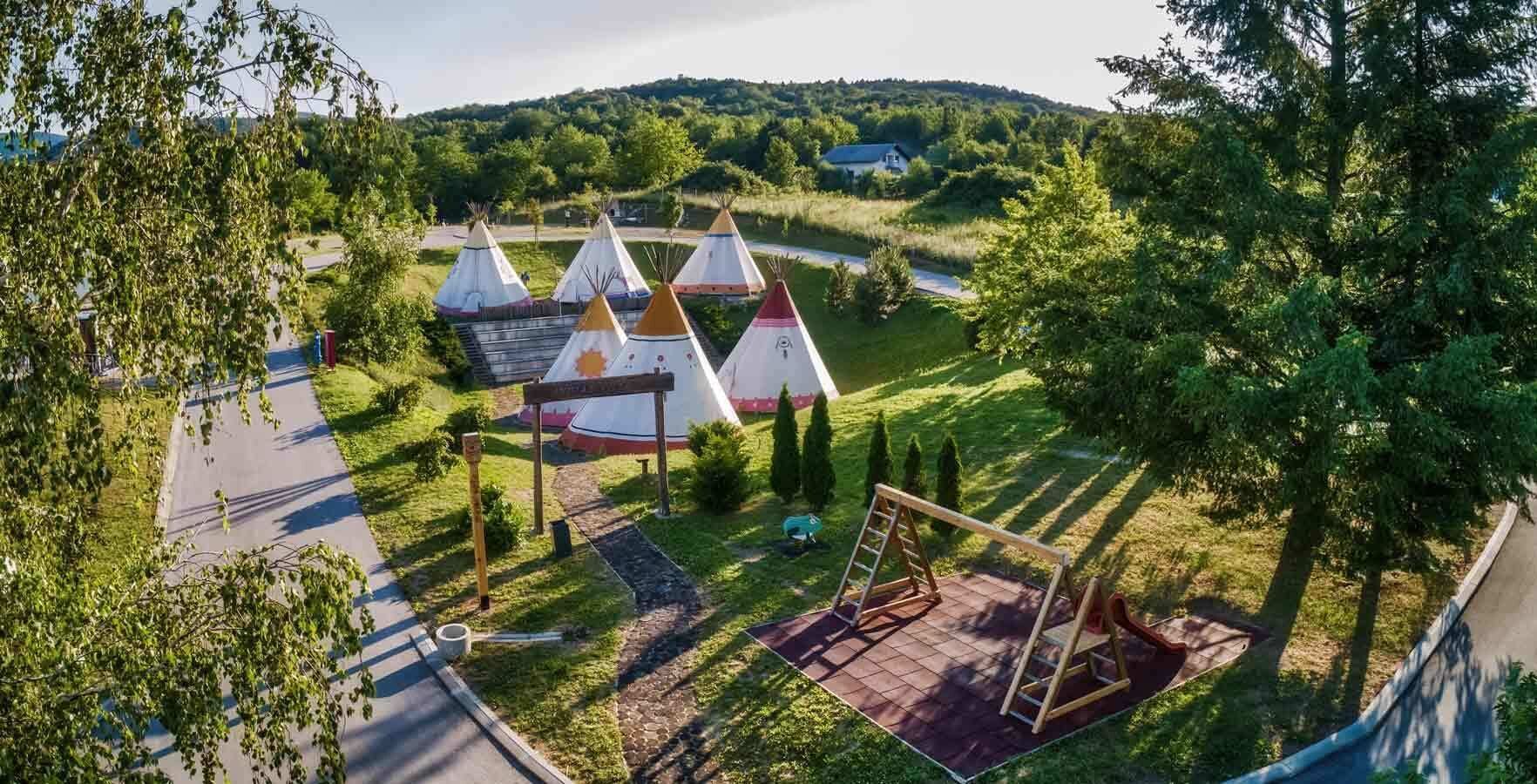 Tent, Shared Bathroom | Iron/ironing board, free WiFi, bed sheets