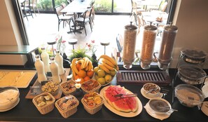 Desayuno buffet todos los días (con cargo) 