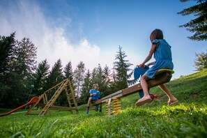 Children’s play area – outdoor