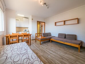 1 bedroom, cribs/infant beds, WiFi