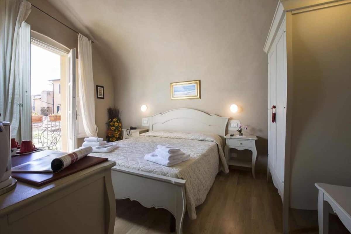 Deluxe Double Room, Courtyard View