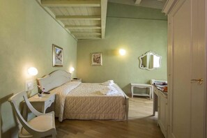 Deluxe Double Room, Courtyard View