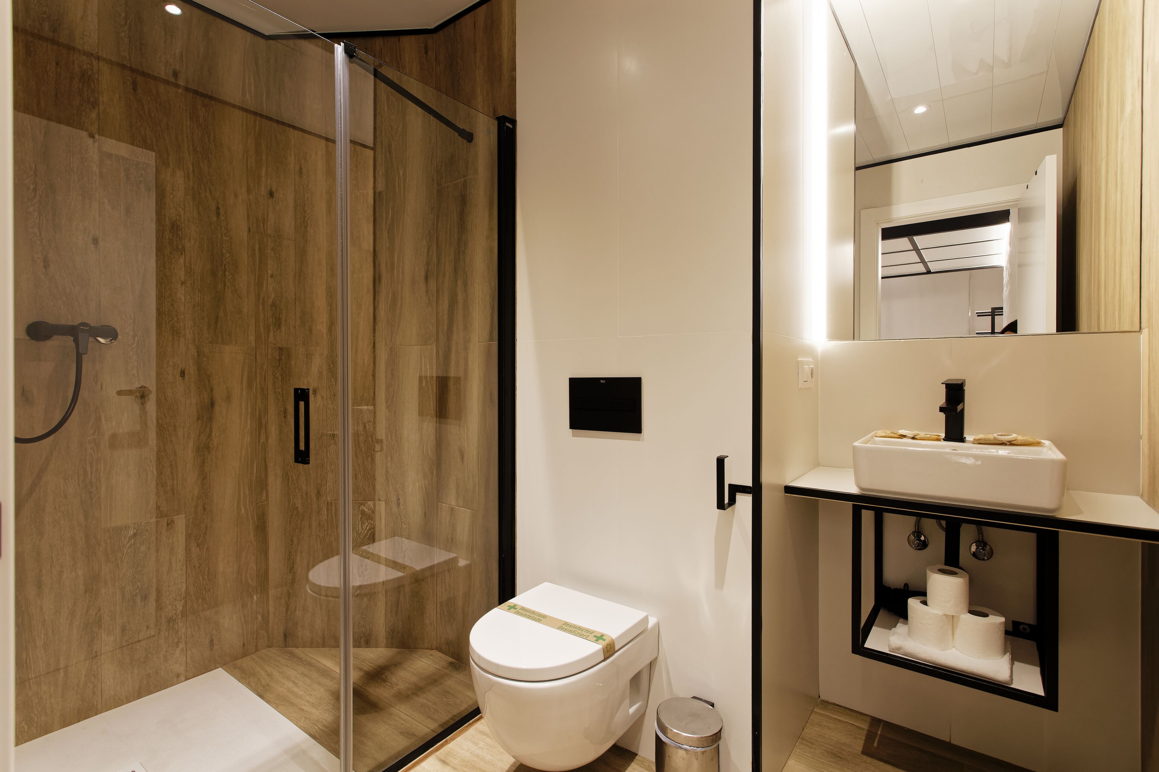 family duplex | bathroom | shower, free toiletries, hair dryer, towels